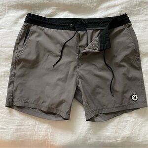 🩳Vuori Bahia Boardshort
Color: Smoke
Size: 33